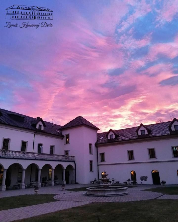 Zamek Kamenny Dvur Otel Kynsperk nad Ohri Dış mekan fotoğraf
