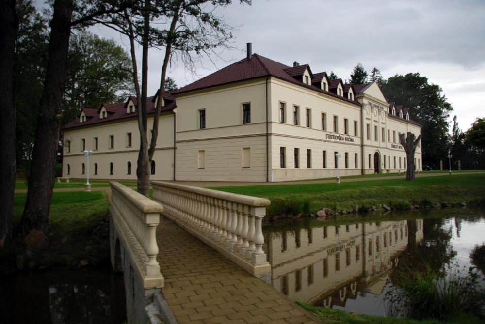 Zamek Kamenny Dvur Otel Kynsperk nad Ohri Dış mekan fotoğraf